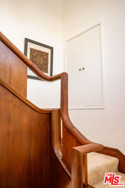 810 Franklin Street Santa Monica, CA 90403 - Photo 20 of 49 a view of stairs
