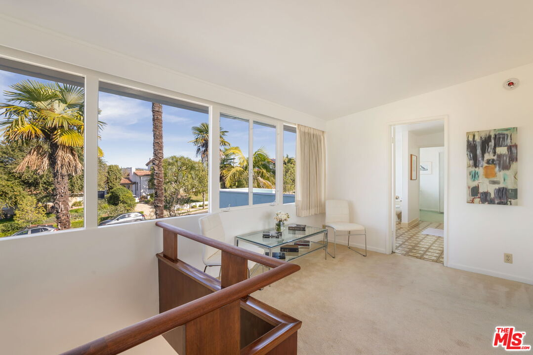810 Franklin Street Santa Monica, CA 90403 - Photo 22 of 49 a room with wooden floor and windows