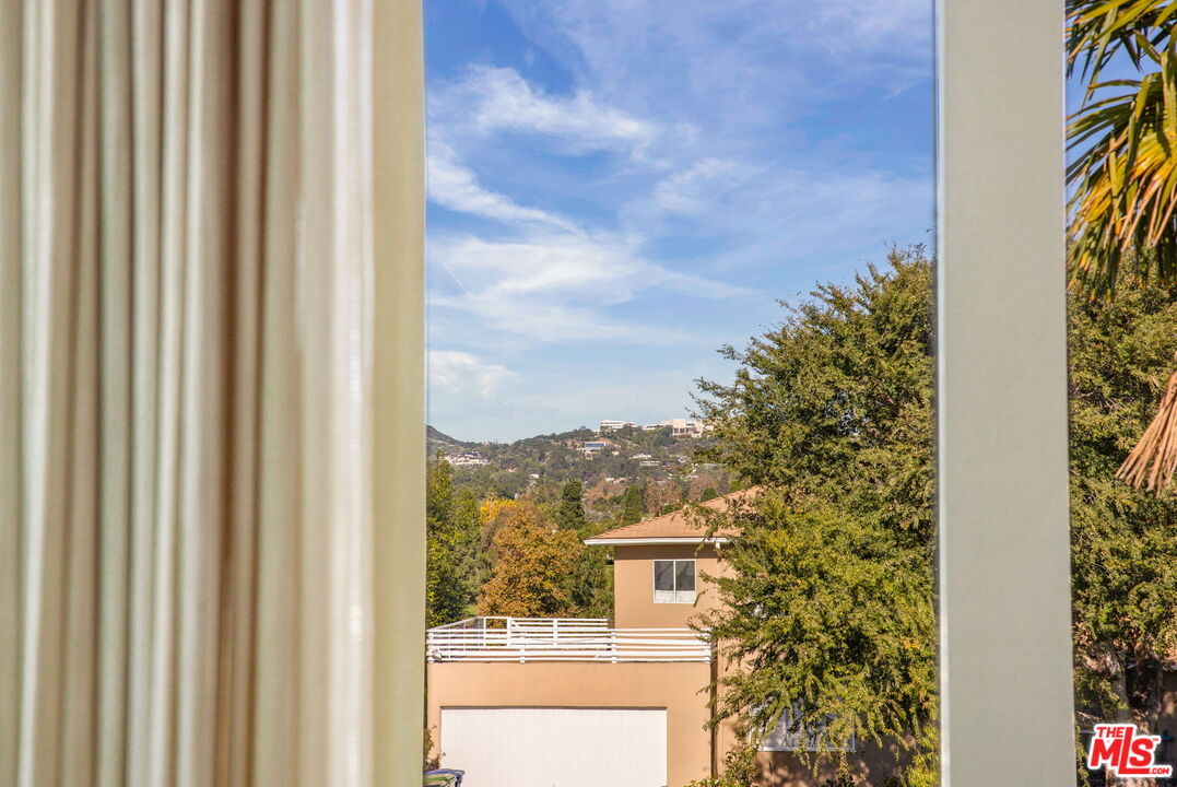 810 Franklin Street Santa Monica, CA 90403 - Photo 23 of 49 a view of a city from a balcony