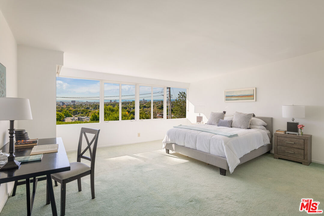 810 Franklin Street Santa Monica, CA 90403 - Photo 28 of 49 a bed room with a bed and a table