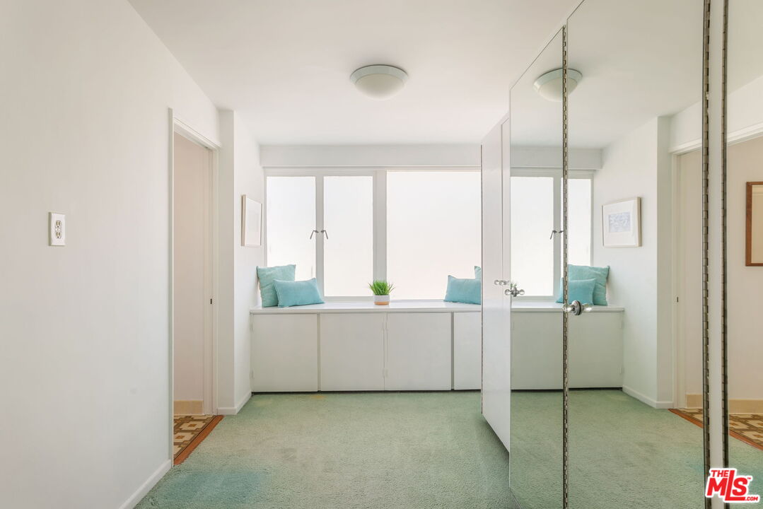 810 Franklin Street Santa Monica, CA 90403 - Photo 31 of 49 a view of a room with window