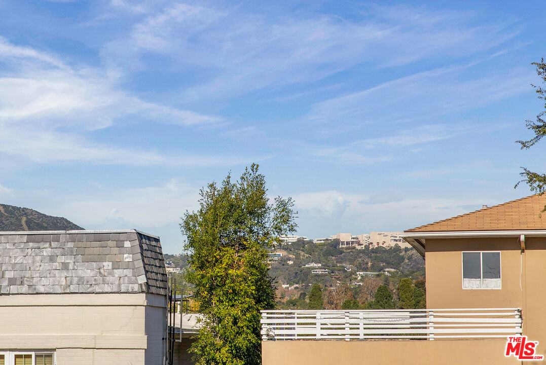 810 Franklin Street Santa Monica, CA 90403 - Photo 36 of 49 a view of a city from a terrace