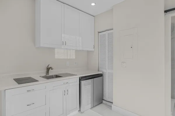 $1,200 | 724 Northeast 2nd Street, Pompano Beach, FL 33060