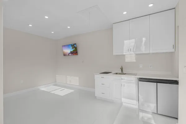 $1,200 | 724 Northeast 2nd Street, Pompano Beach, FL 33060