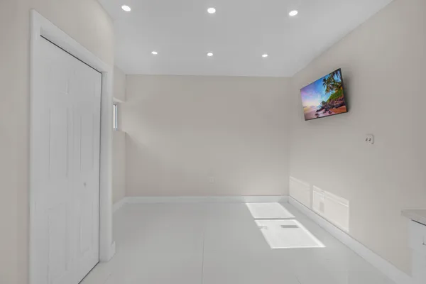 $1,200 | 724 Northeast 2nd Street, Pompano Beach, FL 33060