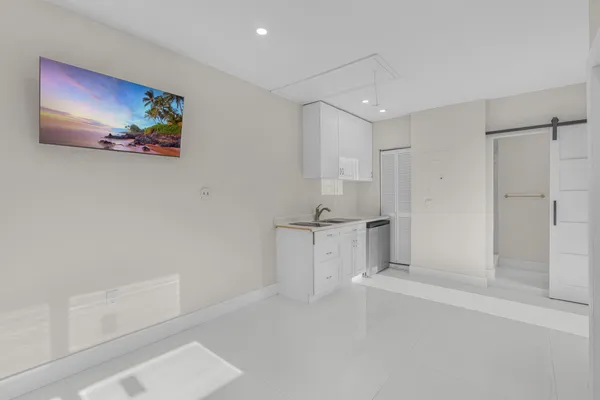 $1,200 | 724 Northeast 2nd Street, Pompano Beach, FL 33060