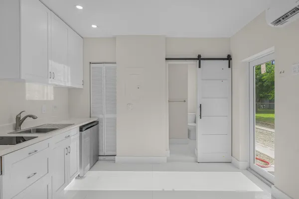 $1,200 | 724 Northeast 2nd Street, Pompano Beach, FL 33060