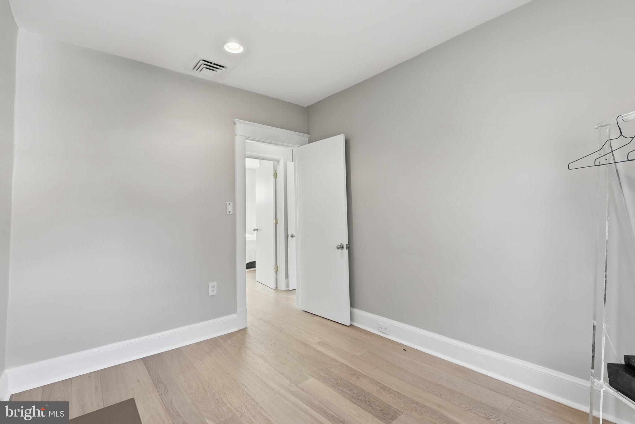 1725 34th Street Northwest Washington, DC 20007 - Photo 24 of 37