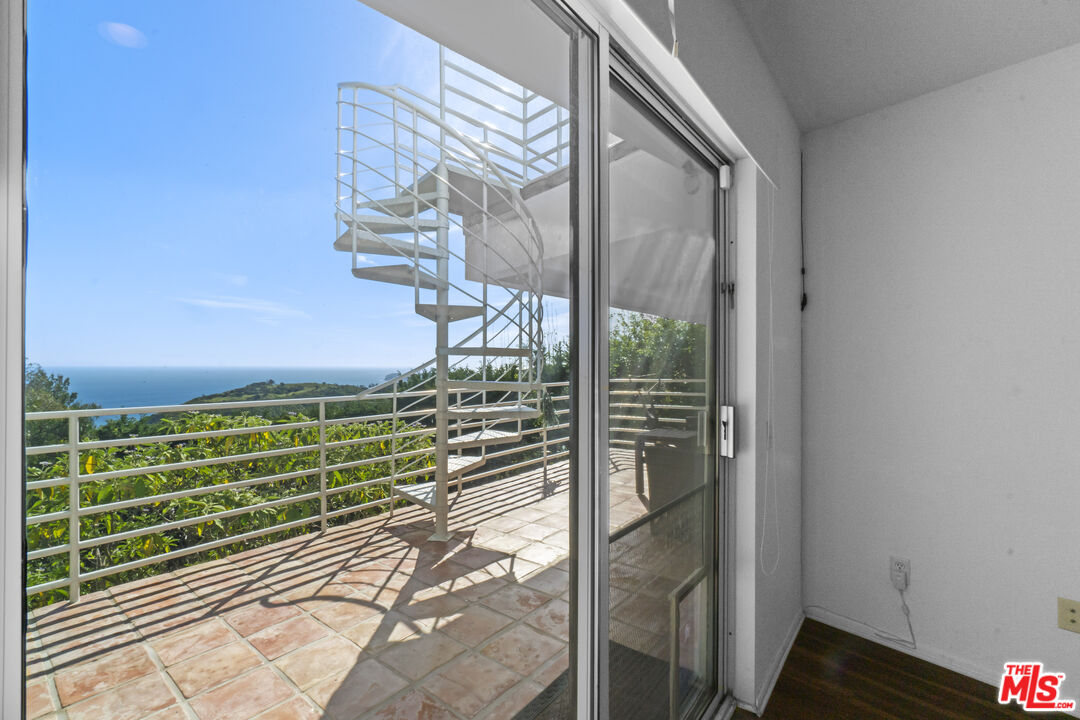2977 Seabreeze Drive Malibu, CA 90265 - Photo 18 of 48