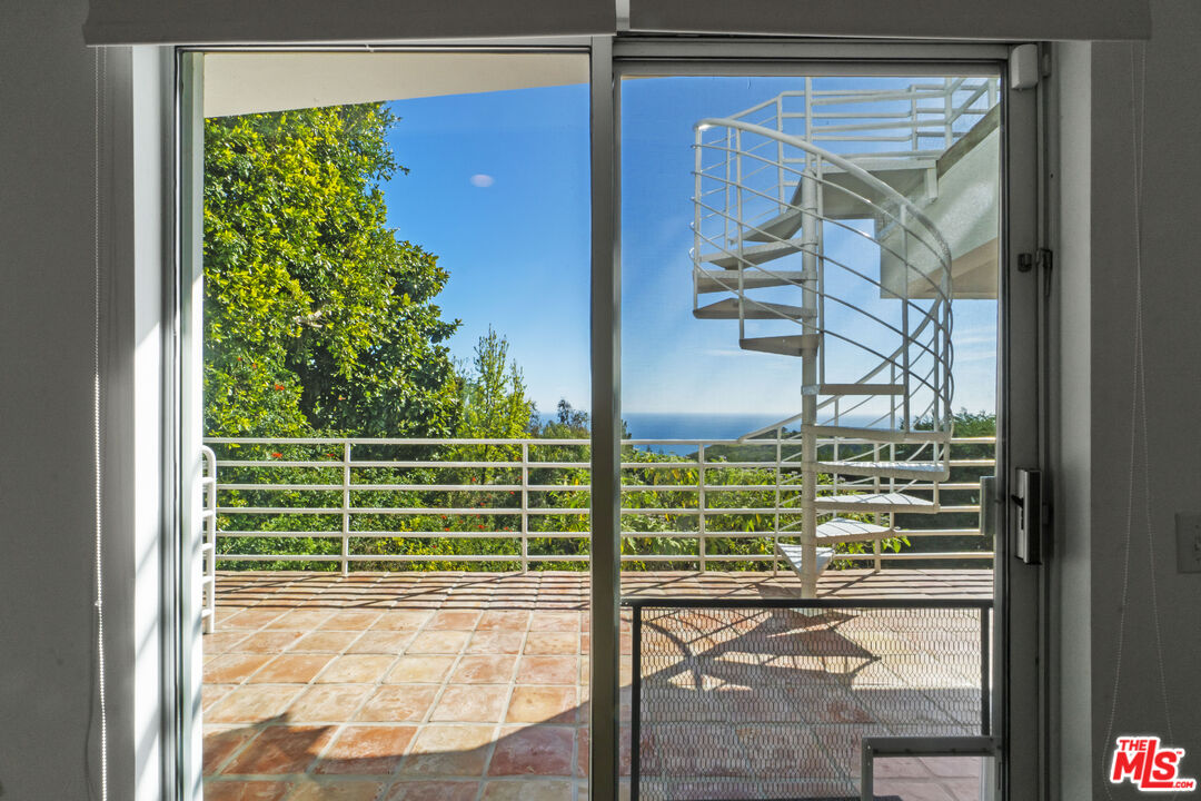 2977 Seabreeze Drive Malibu, CA 90265 - Photo 19 of 48