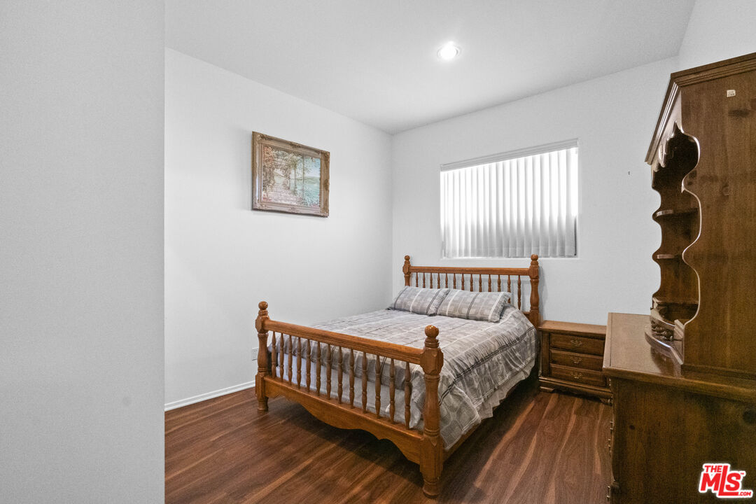 2977 Seabreeze Drive Malibu, CA 90265 - Photo 20 of 48 a bedroom with a bed and wooden floor