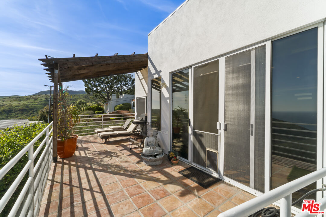 2977 Seabreeze Drive Malibu, CA 90265 - Photo 27 of 48