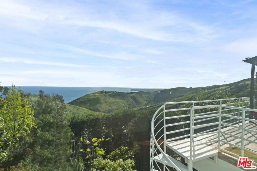 2977 Seabreeze Drive Malibu, CA 90265 - Photo 7 of 48