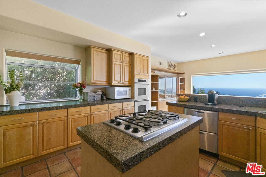 2977 Seabreeze Drive Malibu, CA 90265 - Photo 9 of 48