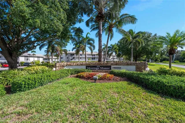 $209,000 | 215 Cypress Way East, Unit C4, Naples, FL 34110