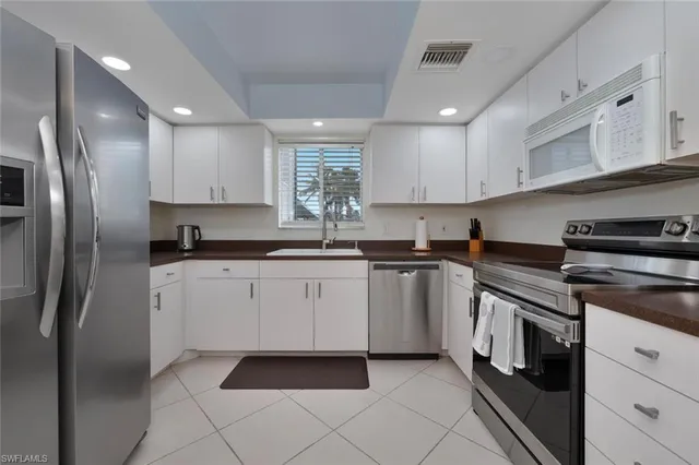 $209,000 | 215 Cypress Way East, Unit C4, Naples, FL 34110