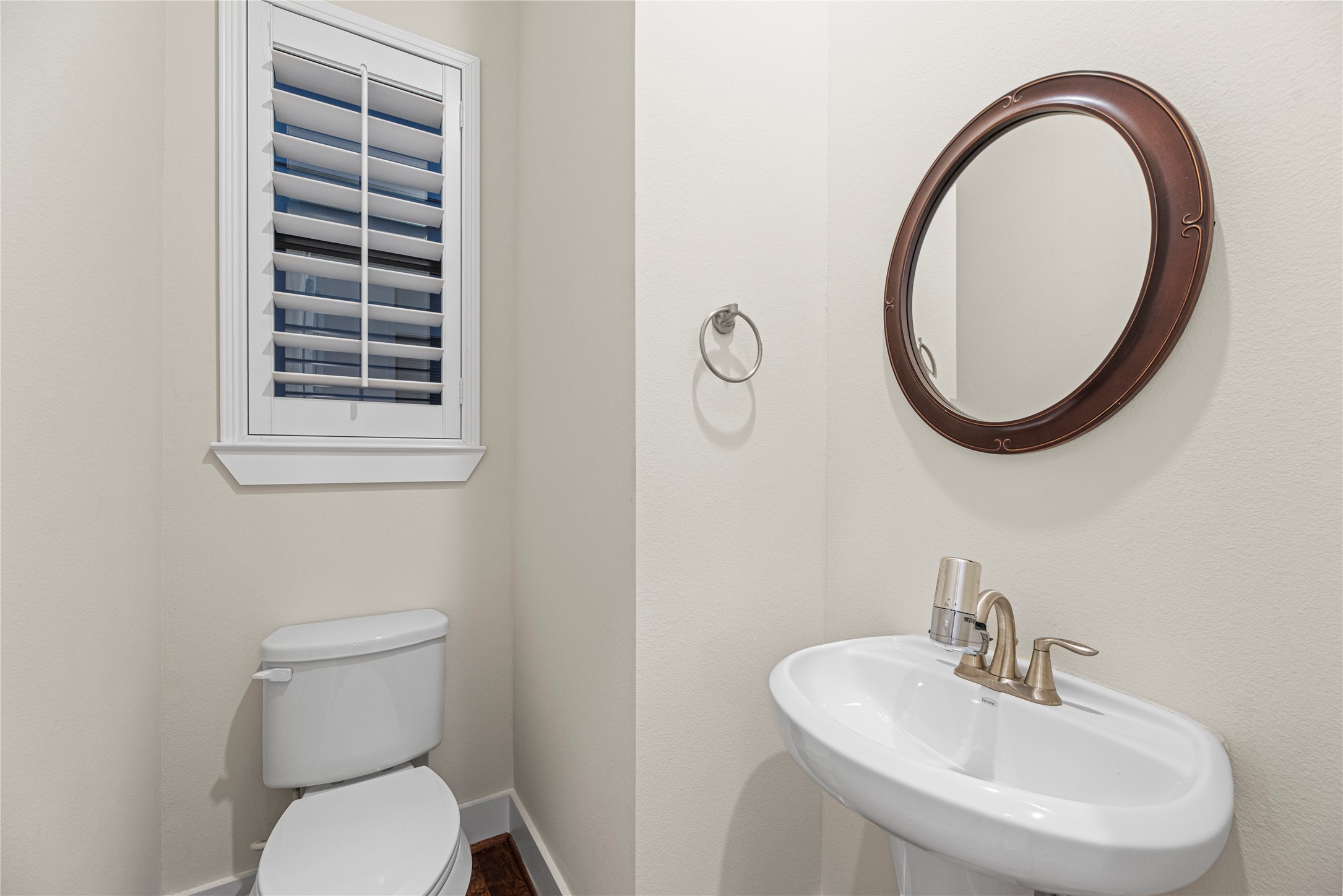 2513 B Garrow Street Houston, TX 77003 - Photo 21 of 28 Convenient half bathroom on the 2nd floor.