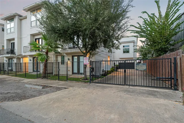 $399,000 | 2513 B Garrow Street, Houston, TX 77003