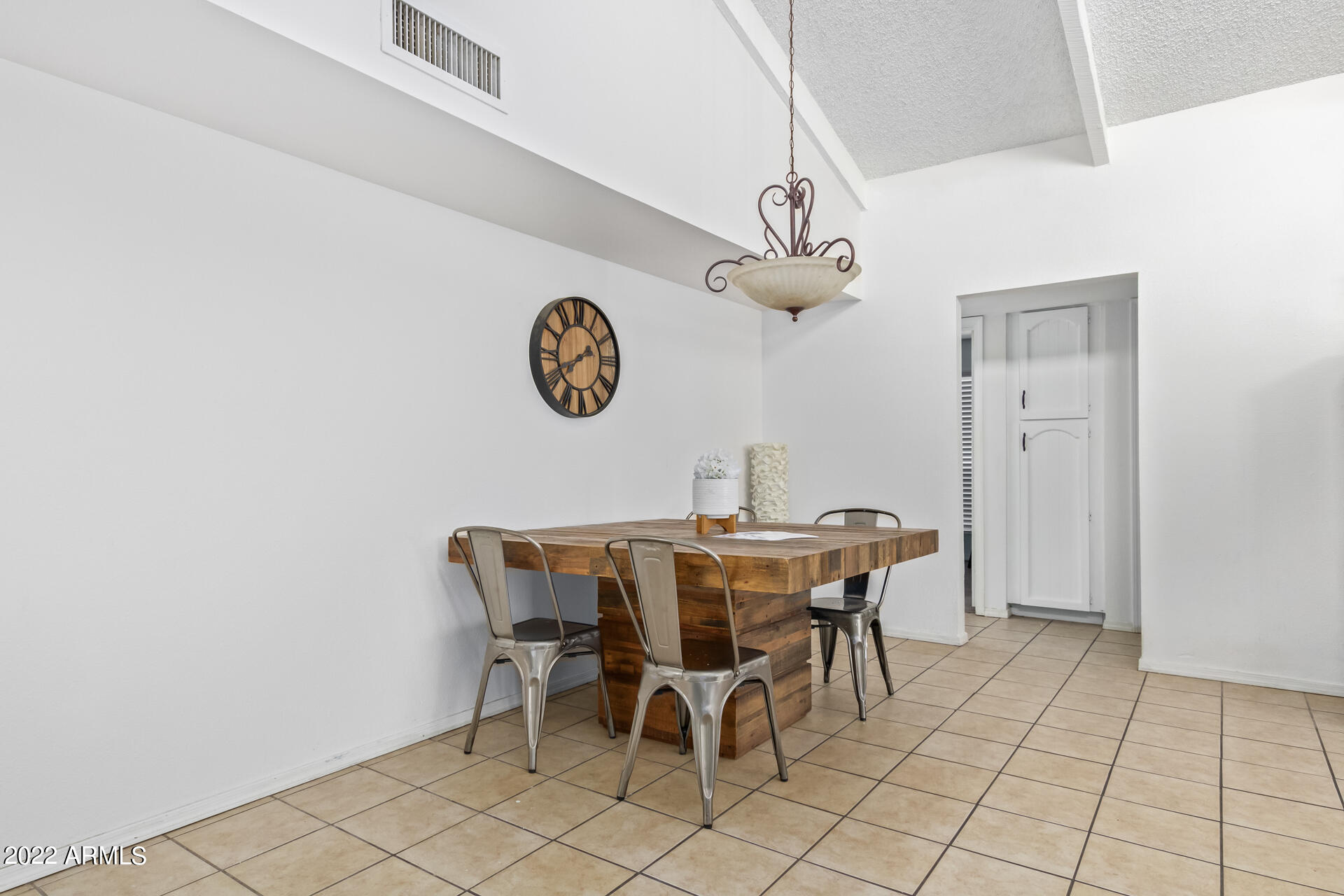 2039 East Greenway Road Phoenix, AZ 85022 - Photo 7 of 26 0010-10-Greenway