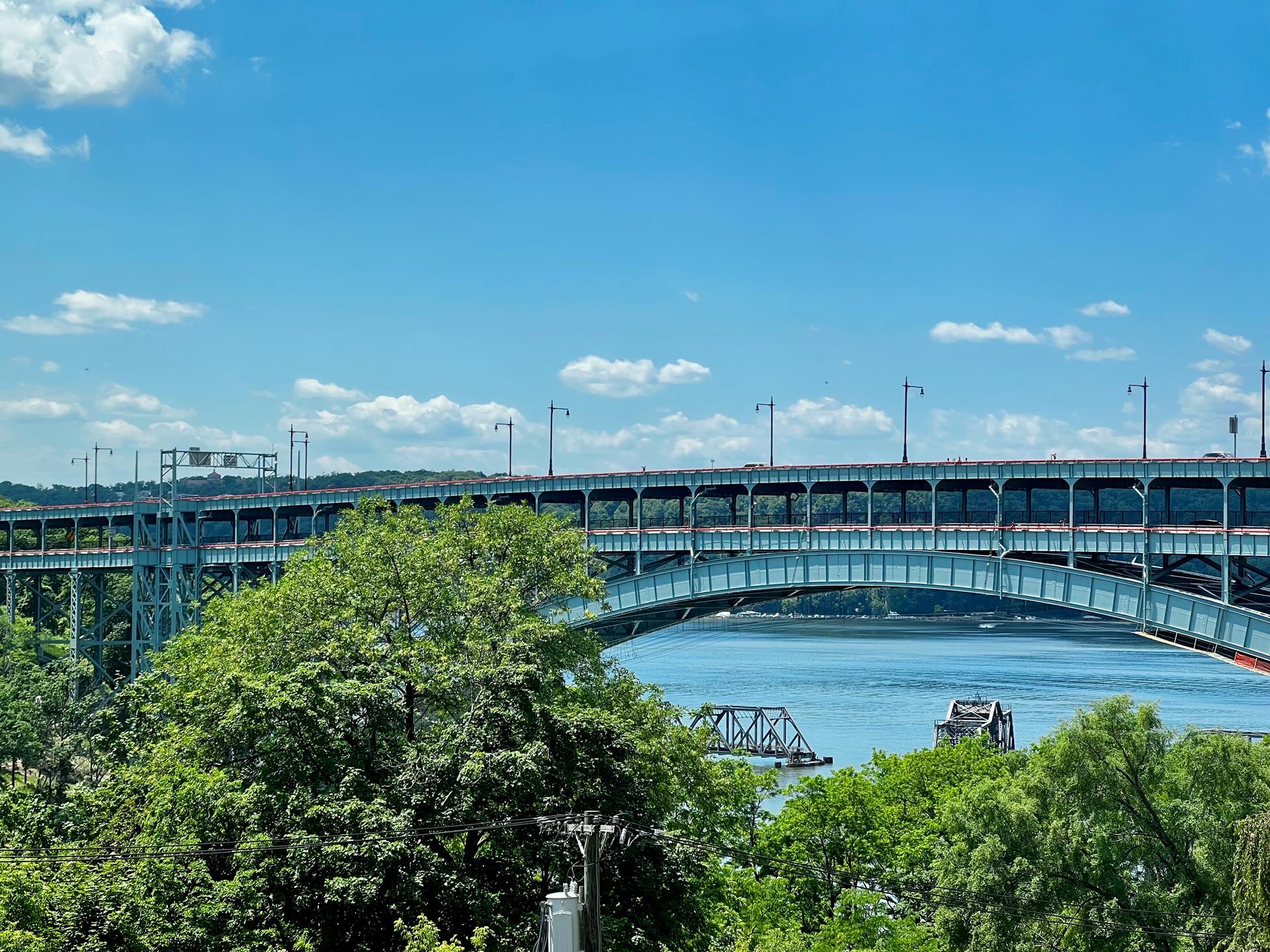 512 Kappock Street, Unit 3J Bronx, NY 10463 - Photo 4 of 20 a view of a backyard