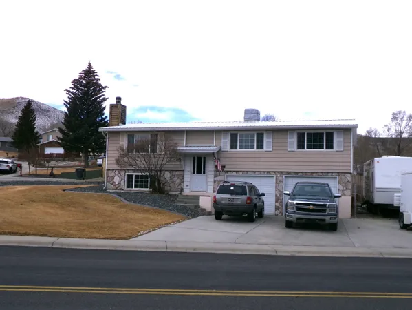 $324,900 | 2235 Colorado Drive, Green River, WY 82935
