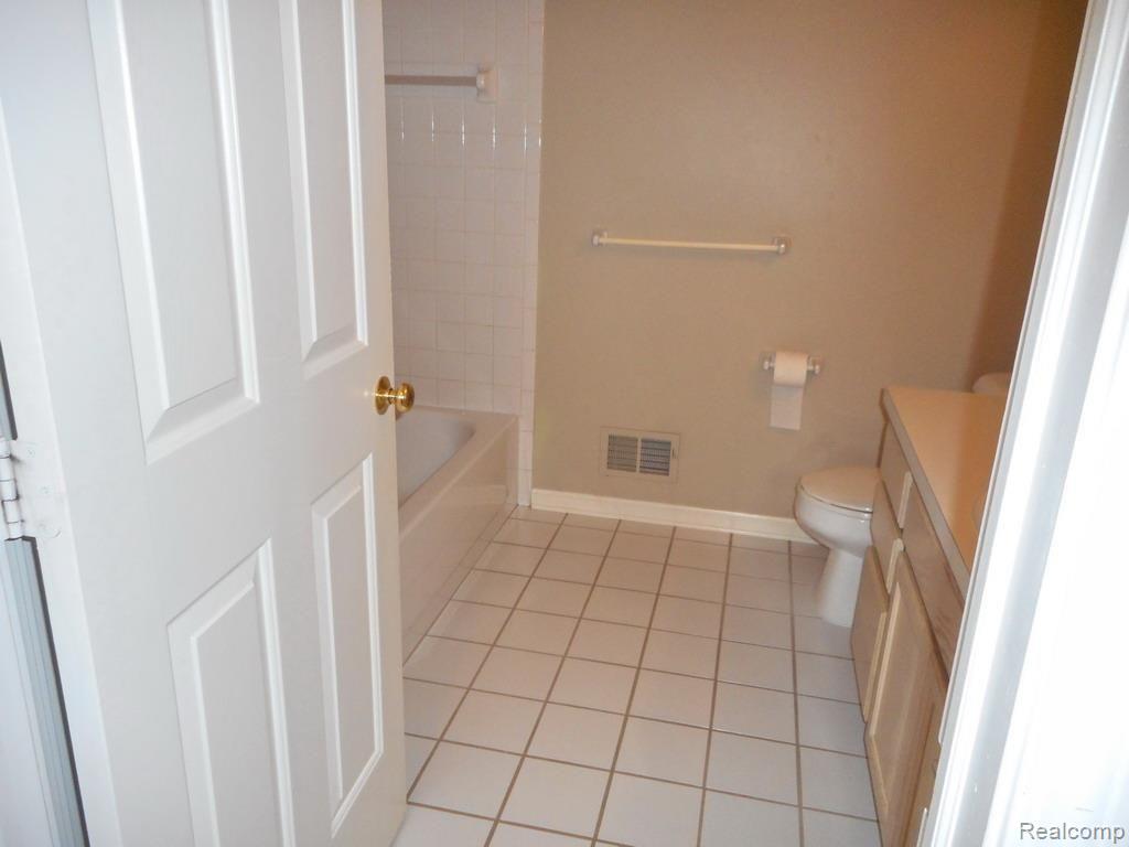 4951 Crooks Road, Unit 8 Royal Oak, MI 48073 - Photo 11 of 14