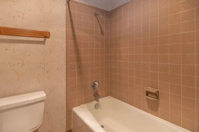 a view of a lake with houses in the back