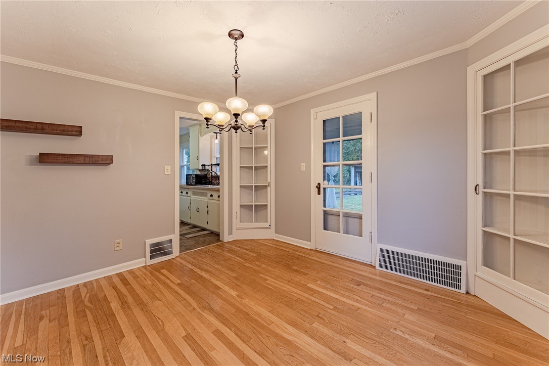 2227 Barrington Road Cleveland, OH 44118 - Photo 8 of 25 Gallery Image 8