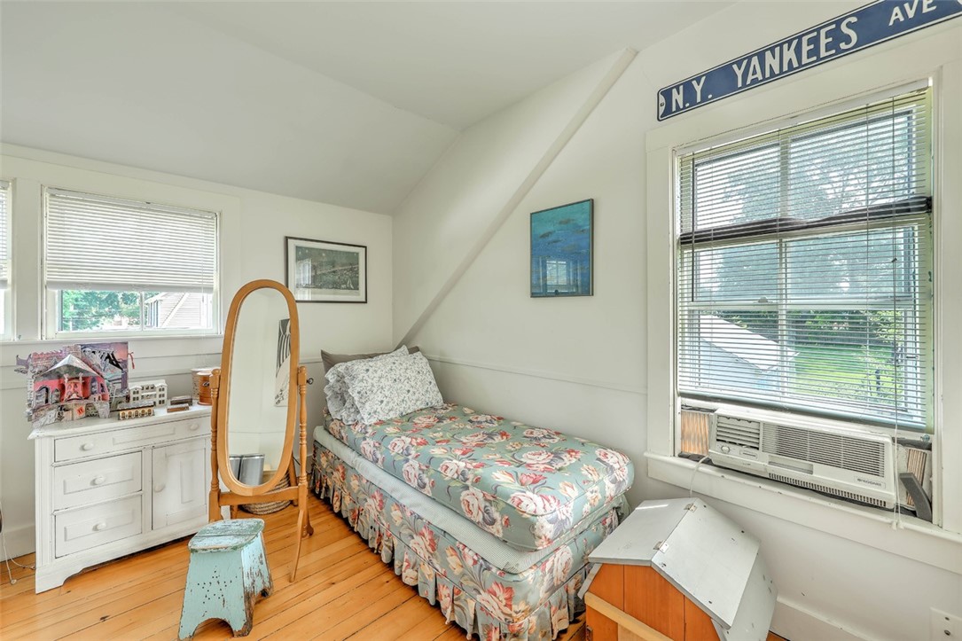 928 Main Street Warren, RI 02885 - Photo 18 of 29 2nd bedroom