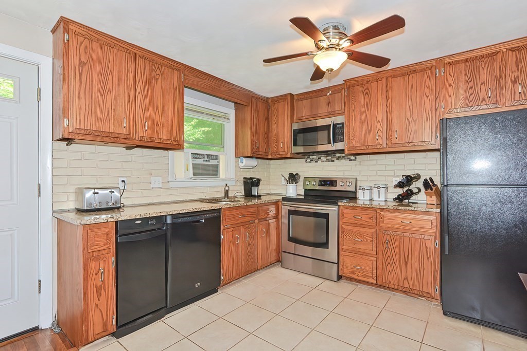 70 Roundtop Road Marlborough, MA 01752 - Photo 12 of 31 Gallery Image 12