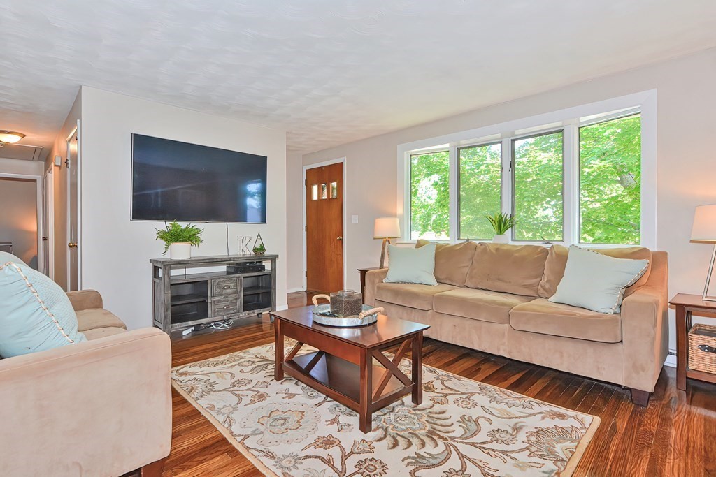 70 Roundtop Road Marlborough, MA 01752 - Photo 3 of 31 Gallery Image 3