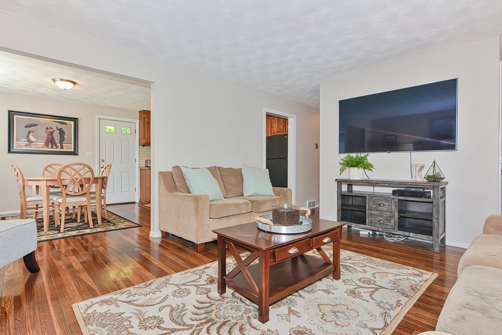 70 Roundtop Road Marlborough, MA 01752 - Photo 4 of 31 Gallery Image 4