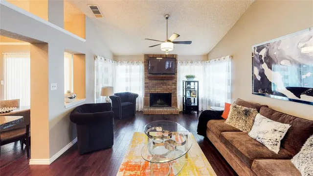 $1,995 | 821 Meadowdale Road, Arlington, TX 76017