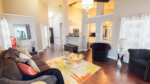 $1,995 | 821 Meadowdale Road, Arlington, TX 76017