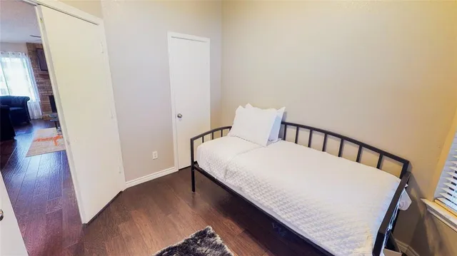 $1,995 | 821 Meadowdale Road, Arlington, TX 76017