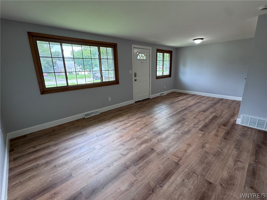 685 Longmeadow Road Amherst, NY 14226 - Photo 4 of 36 Gallery Image 4