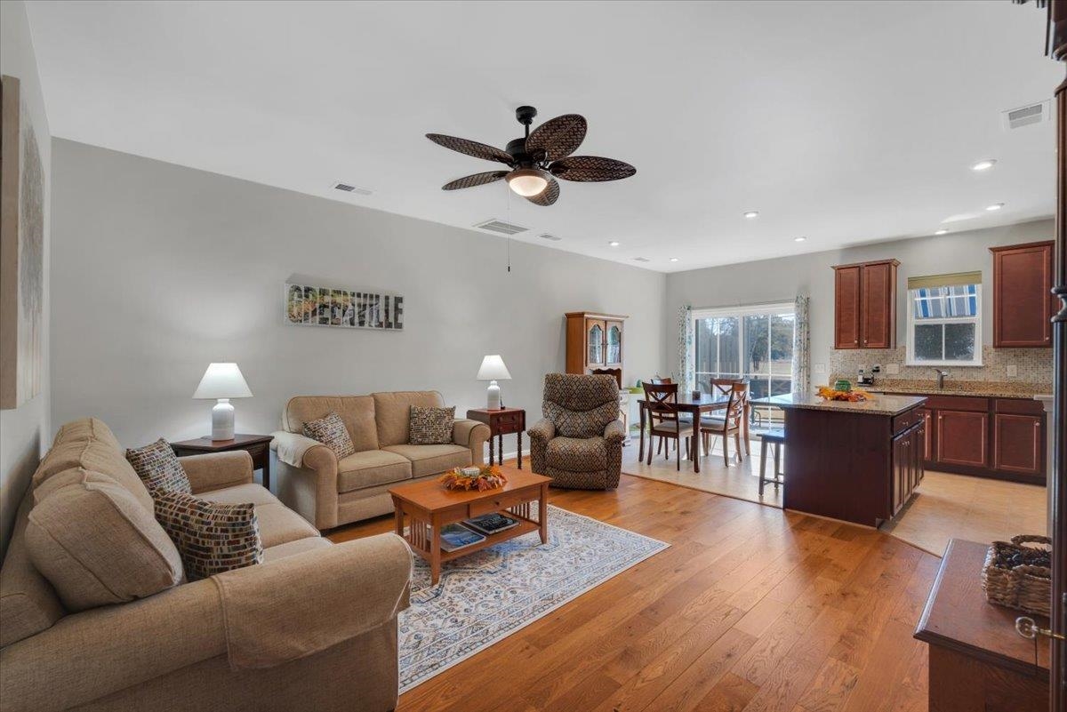 129 Roundtree Drive Simpsonville, SC 29681 - Photo 4 of 34 Gallery Image 4
