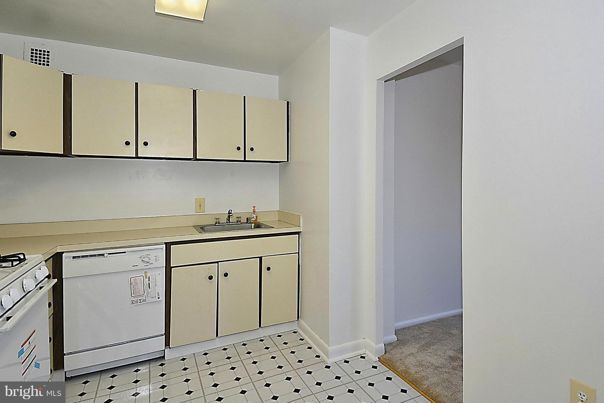 1111 University Boulevard West, Unit 607 Silver Spring, MD 20902 - Photo 17 of 30 Kitchen