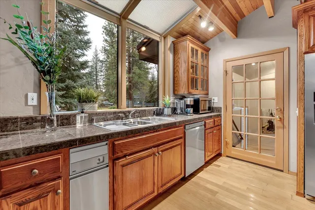 $949,000 | 17325 Nicklaus Court, Weed, CA 96094