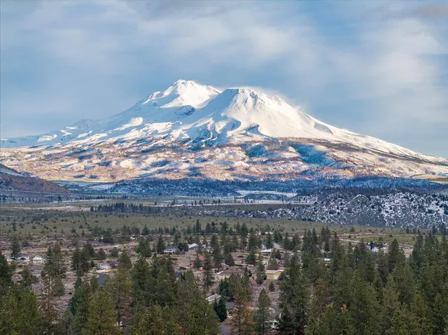 $949,000 | 17325 Nicklaus Court, Weed, CA 96094