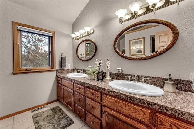 $949,000 | 17325 Nicklaus Court, Weed, CA 96094