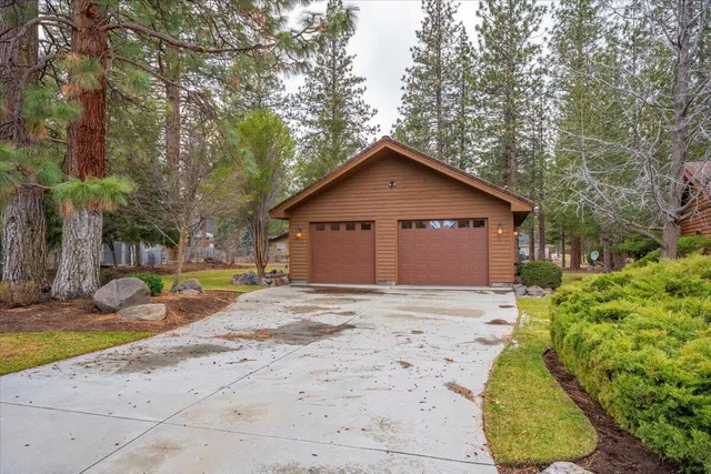 $949,000 | 17325 Nicklaus Court, Weed, CA 96094