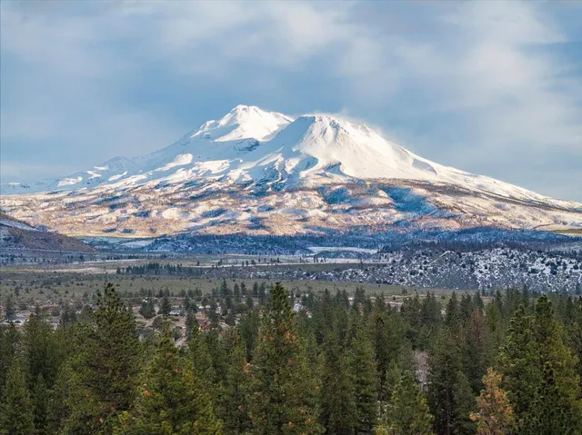 $949,000 | 17325 Nicklaus Court, Weed, CA 96094