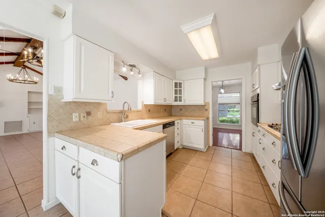 $2,195 | 425 Crestwind Drive, Windcrest, TX 78239