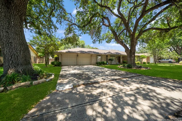 $2,195 | 425 Crestwind Drive, Windcrest, TX 78239