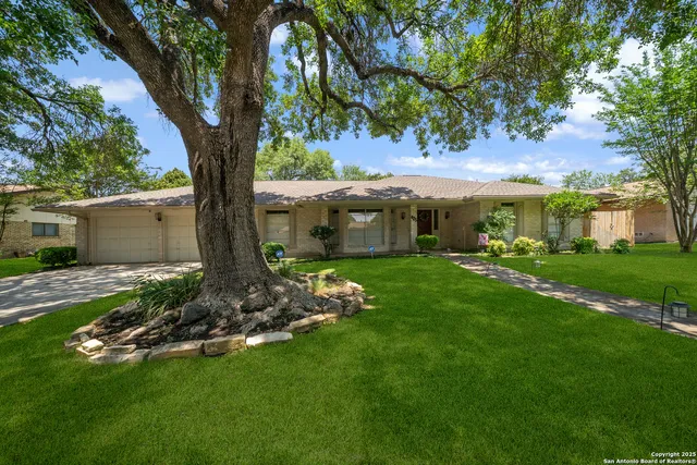 $2,195 | 425 Crestwind Drive, Windcrest, TX 78239