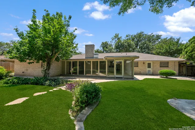 $2,195 | 425 Crestwind Drive, Windcrest, TX 78239