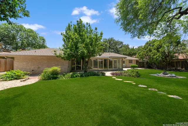 $2,195 | 425 Crestwind Drive, Windcrest, TX 78239