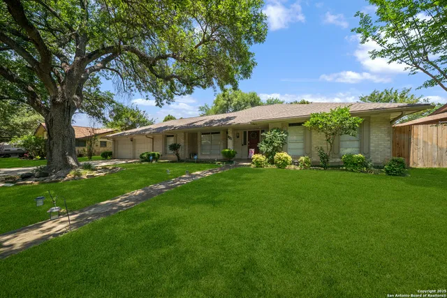 $2,195 | 425 Crestwind Drive, Windcrest, TX 78239