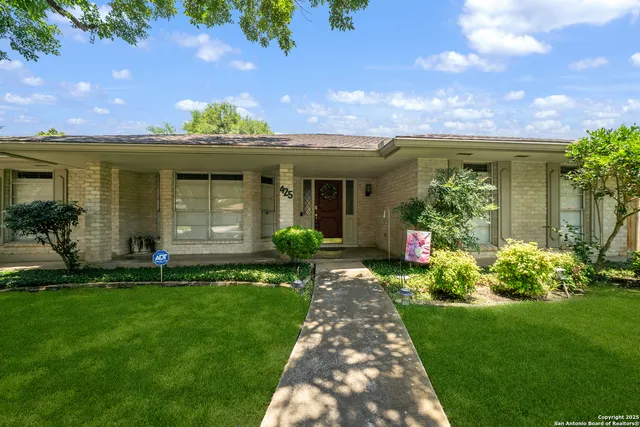 $2,195 | 425 Crestwind Drive, Windcrest, TX 78239